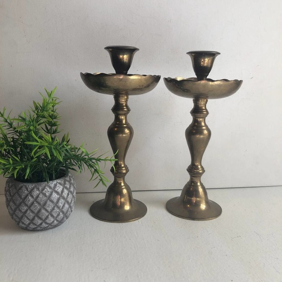 Unbranded Accents Vintage Pair Of 8 Solid Brass Scalloped Candlestick Holders Wax Catcher